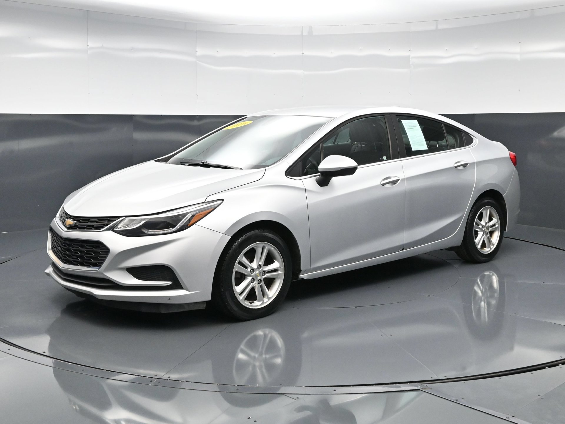 Used 2016 Chevrolet Cruze LT FWD image 4