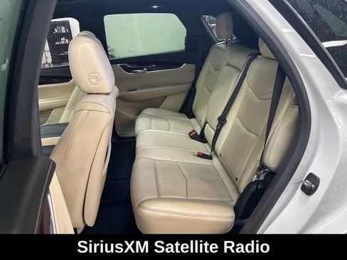 Used 2018 Cadillac XT5 Luxury w/ Driver Awareness Package FWD image 6