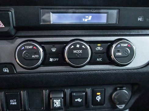 Used 2023 Toyota Tacoma TRD Off-Road image 38