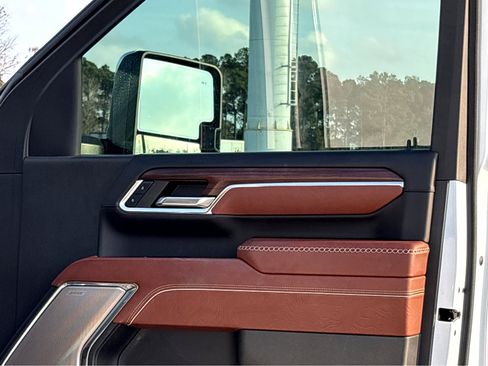 Used 2024 GMC Sierra 2500 Denali Ultimate image 16