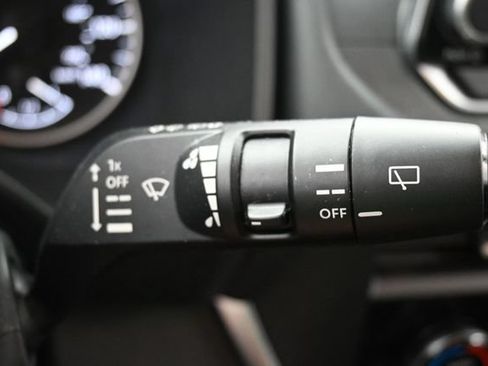 Used 2025 Nissan Rogue SV AWD/4WD image 31