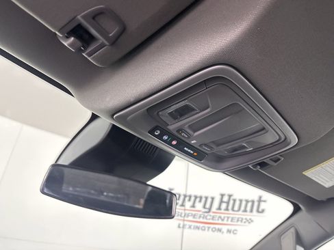 Used 2025 Chevrolet Silverado 1500 LT image 18