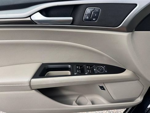 Used 2018 Ford Fusion SE w/ Equipment Group 602A FWD image 15