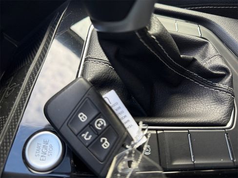 Used 2024 Volkswagen Taos SE image 30