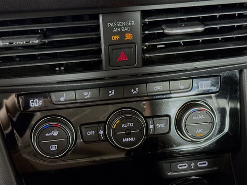 Used 2024 Volkswagen Jetta SE FWD image 17