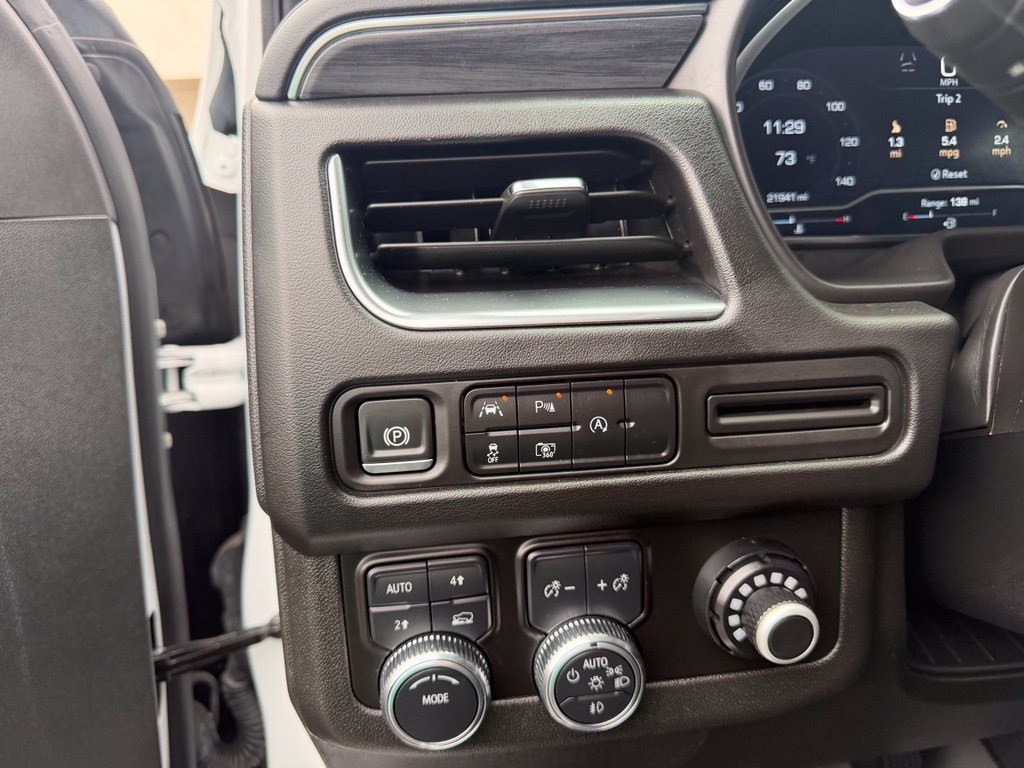 Used 2024 GMC Yukon SLT w/ SLT Luxury Package AWD/4WD image 28