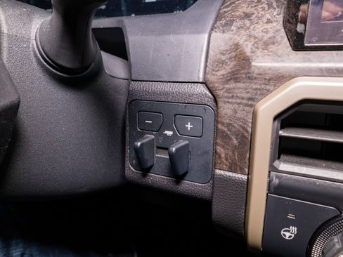 Used 2024 Toyota Tacoma Limited w/ Limited Package (LT) image 28