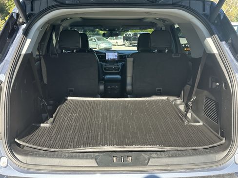 Used 2021 Ford Explorer XLT w/ Equipment Group 202A image 35