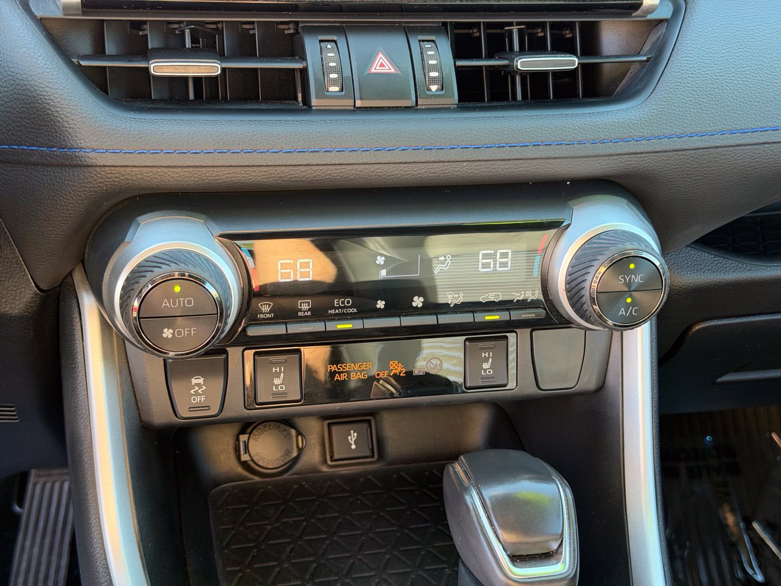 Used 2022 Toyota RAV4 XSE w/ XSE Grade Weather Package AWD/4WD image 21