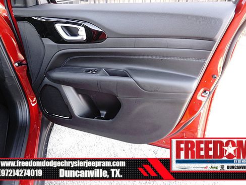 New 2026 Jeep Compass Latitude image 41