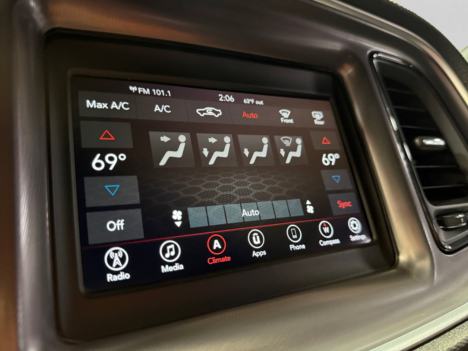 Used 2019 Dodge Challenger SXT RWD image 29