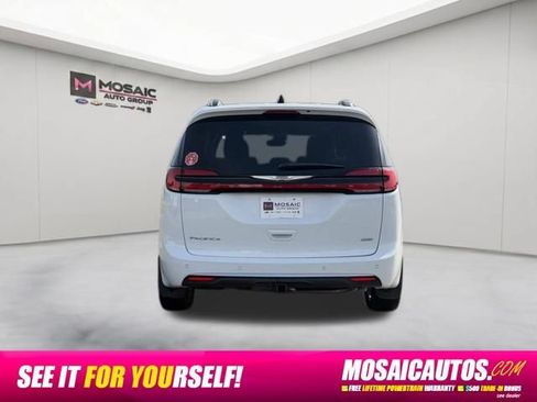 Used 2025 Chrysler Pacifica Pinnacle w/ Trailer Tow Group AWD/4WD image 6