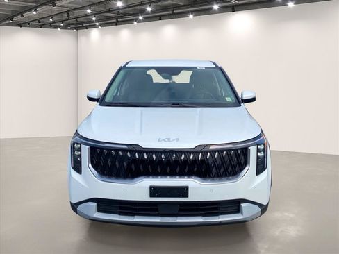 Certified 2025 Kia Carnival FWD image 3