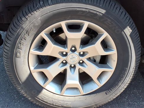 Used 2015 Nissan Frontier SL AWD/4WD image 8