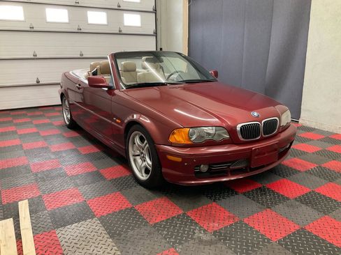 Used 2001 BMW 330Ci Convertible RWD image 2