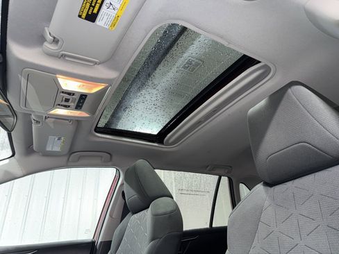 Used 2021 Toyota RAV4 XLE w/ Convenience Package image 19