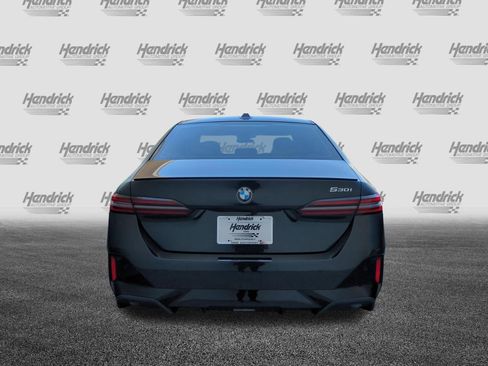 Used 2027 BMW 530i w/ M Sport Package RWD image 9