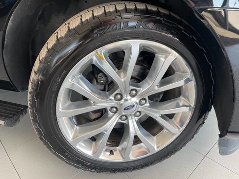 Used 2018 Ford Expedition Platinum image 11