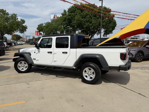 Used 2023 Jeep Gladiator Sport AWD/4WD image 9