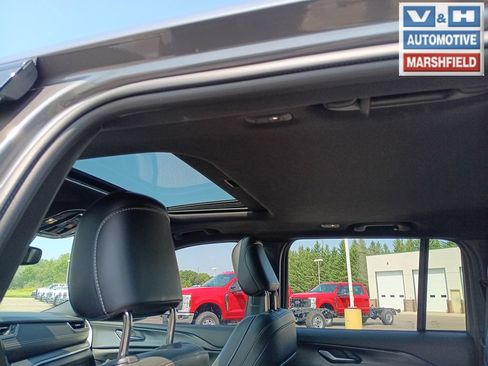 Used 2023 Jeep Grand Cherokee Altitude AWD/4WD image 10