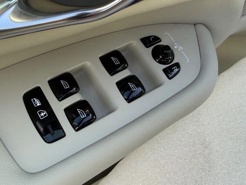 New 2026 Volvo XC90 T8 Ultra w/ Protection Package Premier image 9