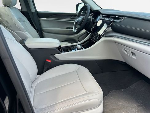Certified 2023 Jeep Grand Cherokee Overland AWD/4WD image 30