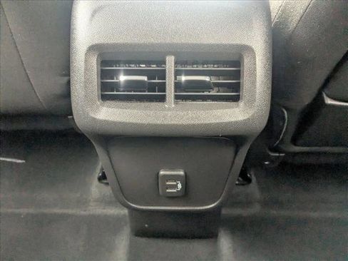 Used 2024 GMC Terrain SLE image 18