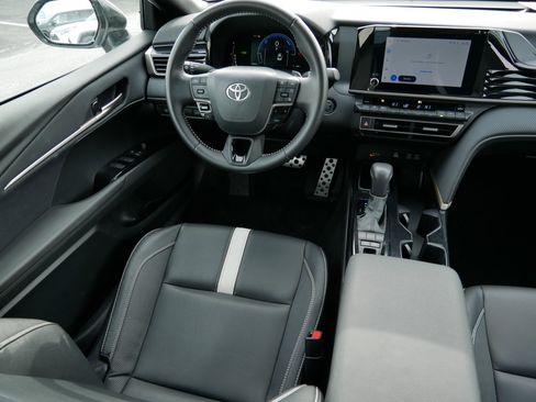 Certified 2025 Toyota Camry SE image 9