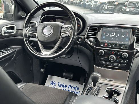 Certified 2022 Jeep Grand Cherokee Laredo X AWD/4WD image 18