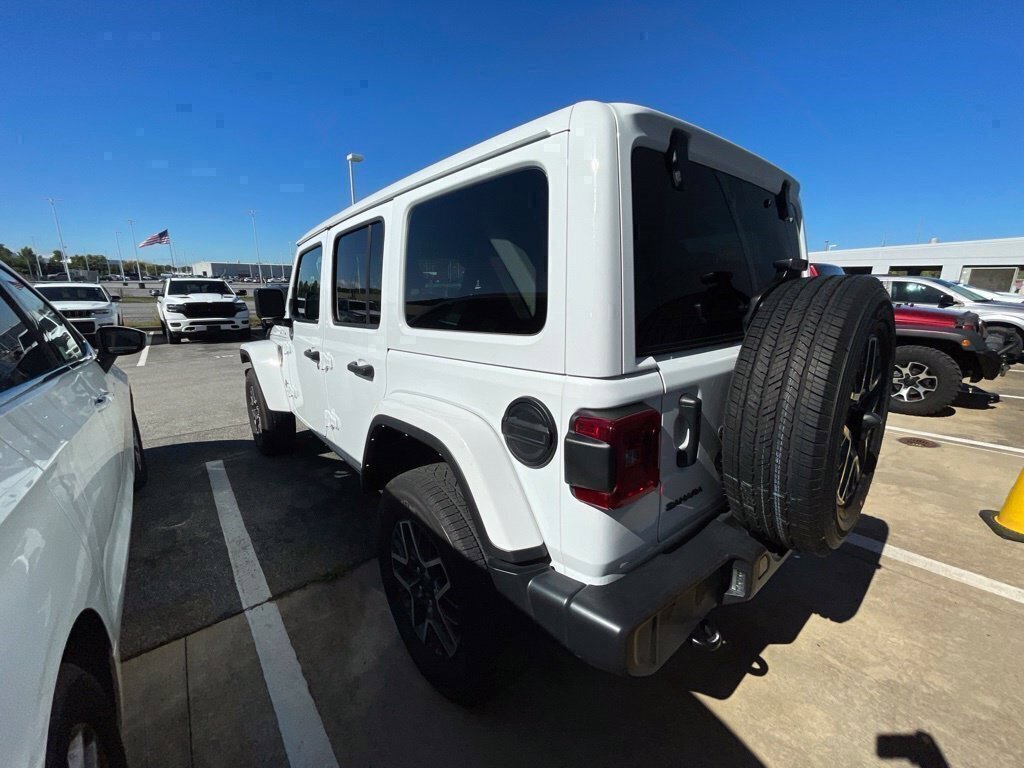Used 2025 Jeep Wrangler Unlimited Sahara AWD/4WD image 14