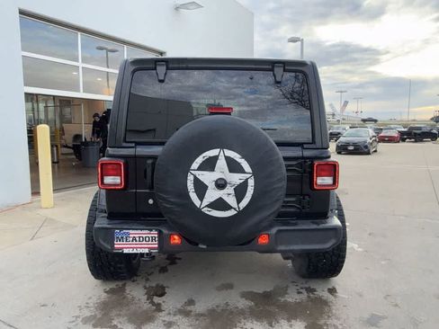 Used 2019 Jeep Wrangler Unlimited Sahara image 5