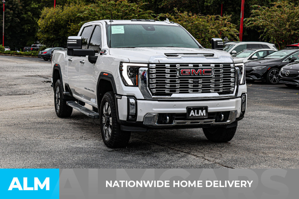 Used 2025 GMC Sierra 3500 Denali w/ Technology Package AWD/4WD image 4