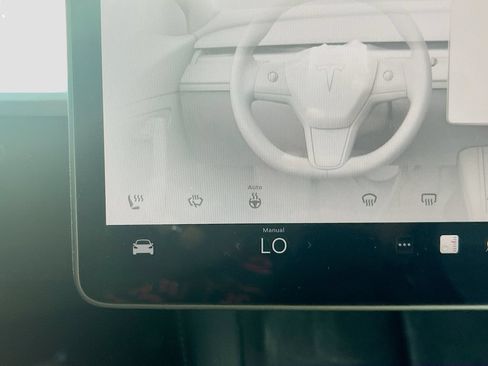 Used 2024 Tesla Model Y Long Range RWD image 20