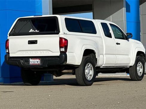 Used 2022 Toyota Tacoma SR image 5