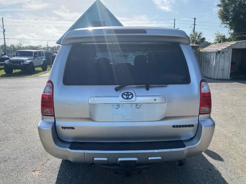 Used 2006 Toyota 4Runner SR5 AWD/4WD image 8