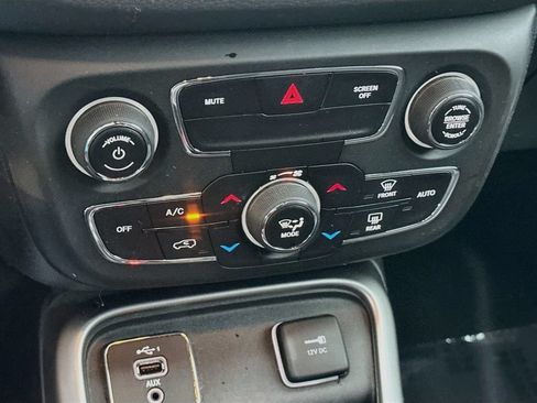 Used 2019 Jeep Compass Latitude w/ Popular Equipment Group FWD image 13
