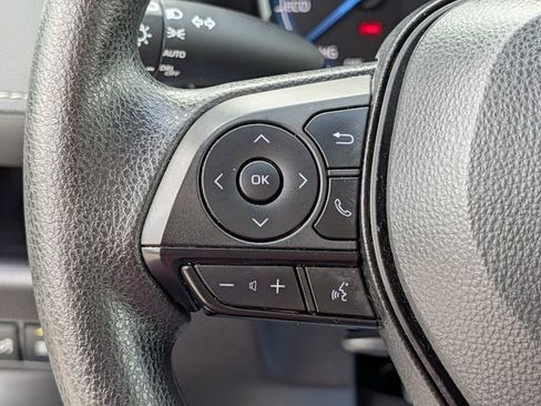Used 2025 Toyota RAV4 XLE AWD/4WD image 21