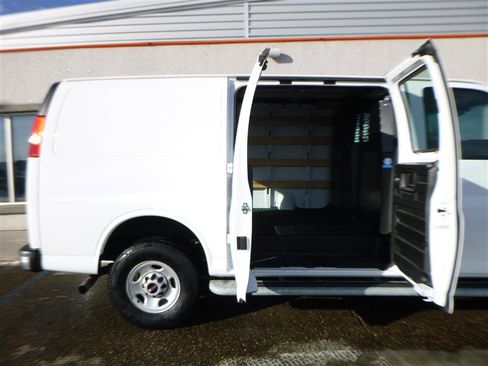 Used 2024 GMC Savana 2500 w/ Driver Convenience Package image 4