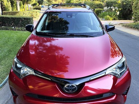 Used 2018 Toyota RAV4 LE w/ All Weather Liner Package FWD image 10