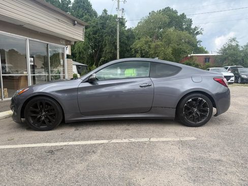 Used 2015 Hyundai Genesis 3.8 RWD image 4