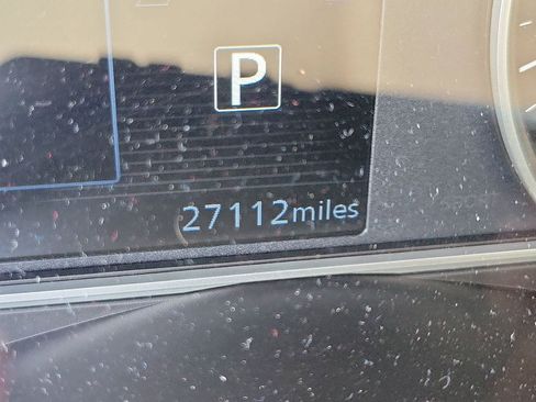 Used 2025 Nissan Versa SV FWD image 21