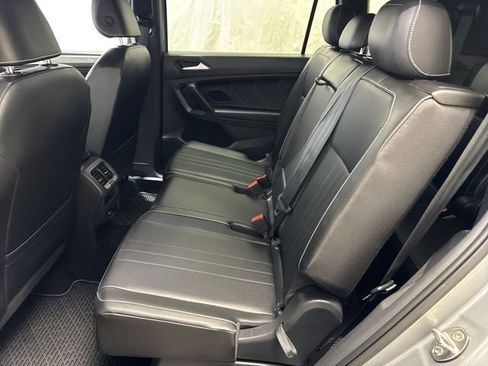 Used 2022 Volkswagen Tiguan SE R-Line image 12