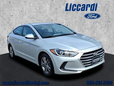 Used 2017 Hyundai Elantra SE image 1