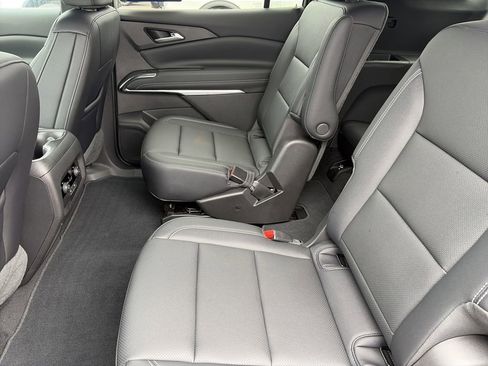 Used 2025 Chevrolet Traverse LT w/ Driver Confidence Package FWD image 31