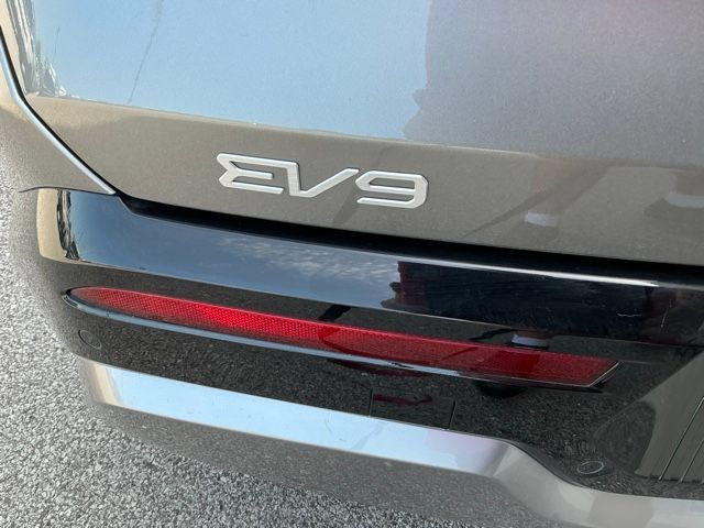 Used 2024 Kia EV9 Land AWD/4WD image 5