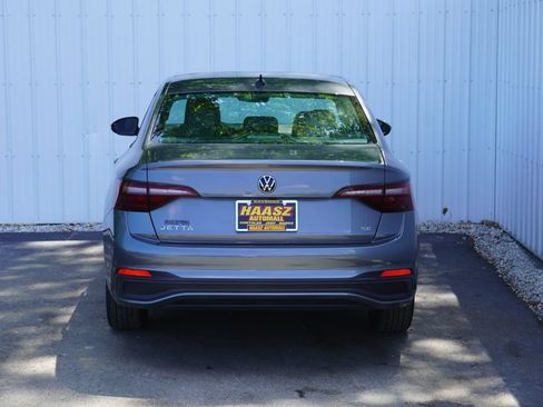 Used 2024 Volkswagen Jetta SE FWD image 5