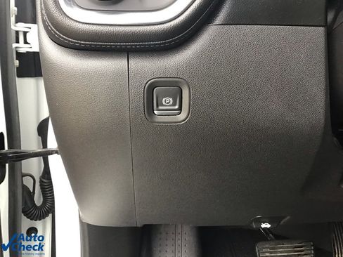 Used 2019 Chevrolet Silverado 1500 LT w/ Texas Edition image 39