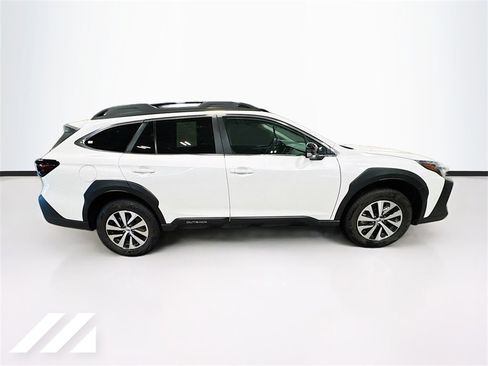 Used 2025 Subaru Outback Premium image 4