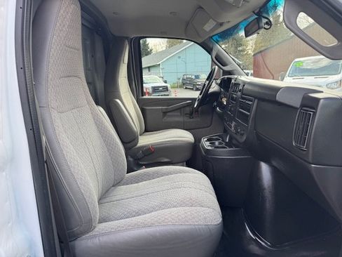 Used 2017 Chevrolet Express 3500 RWD image 22