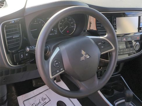 Used 2018 Mitsubishi Outlander ES image 14